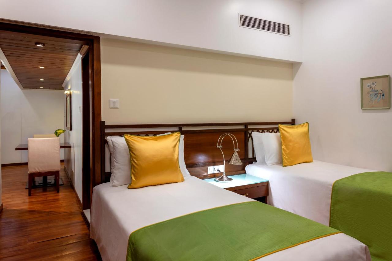 Caravela Beach Resort Varca Kültér fotó A room at the Taj Bengal
