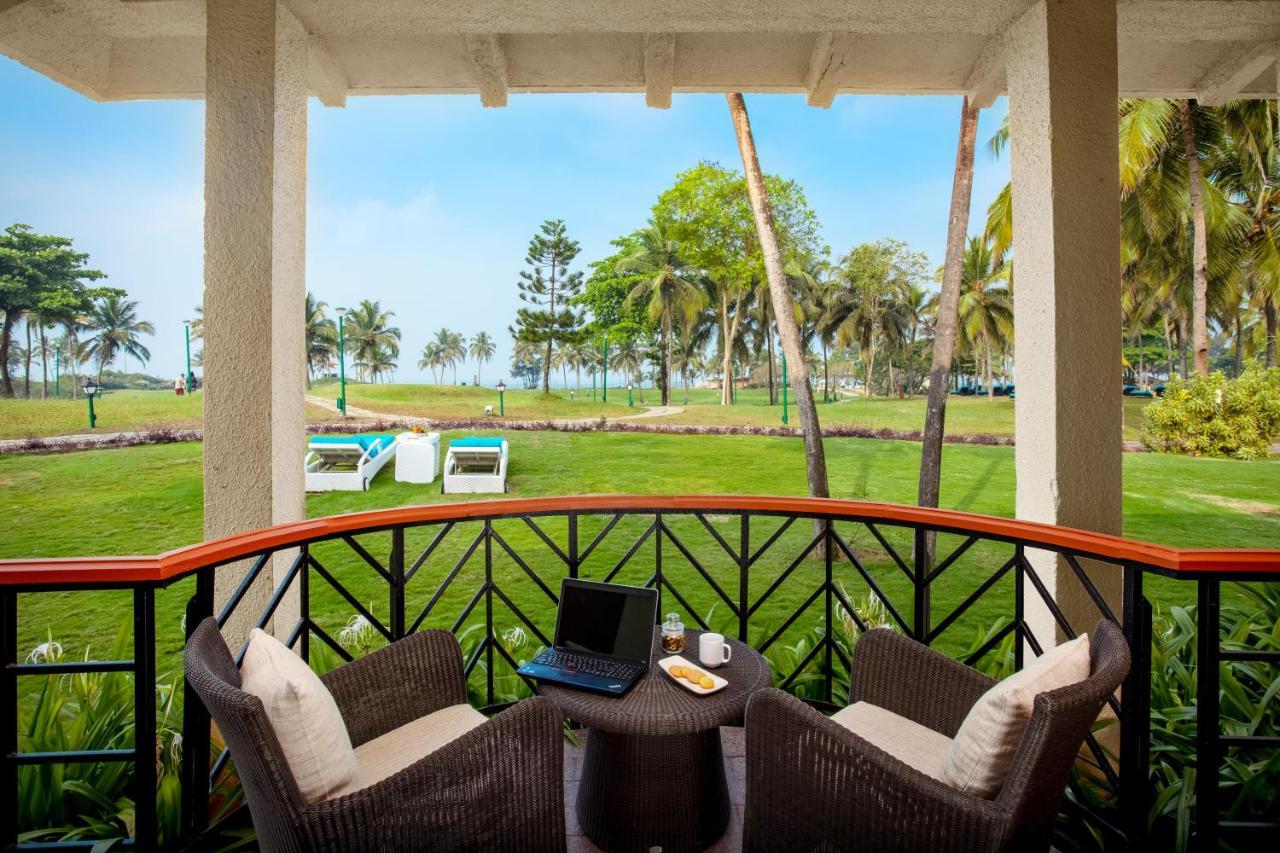 Caravela Beach Resort Varca Kültér fotó The Westin Golf Resort Desaru