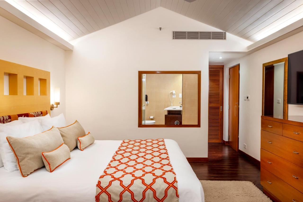 Caravela Beach Resort Varca Kültér fotó A bedroom at the Taj Bengal