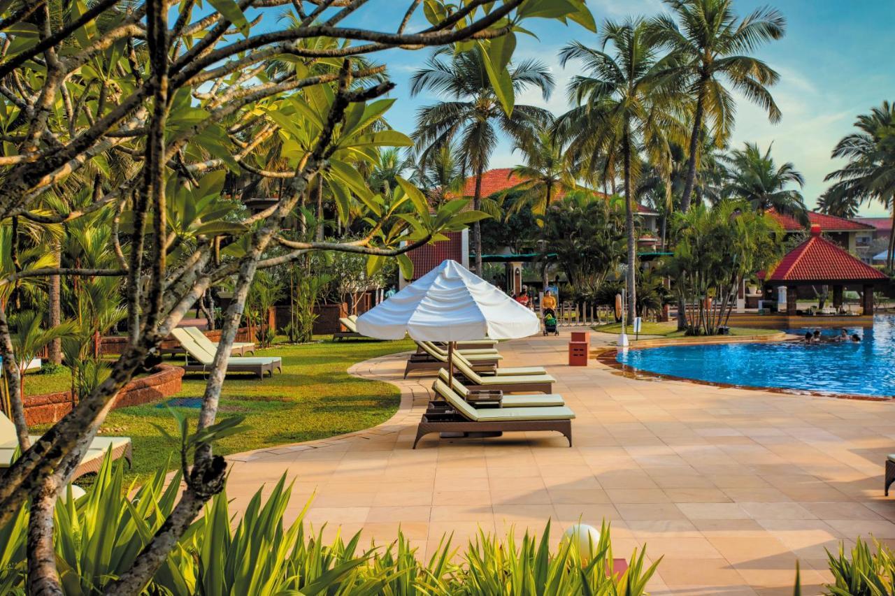 Caravela Beach Resort Varca Kültér fotó The pool at the Angsana Resort and Spa, Phuket