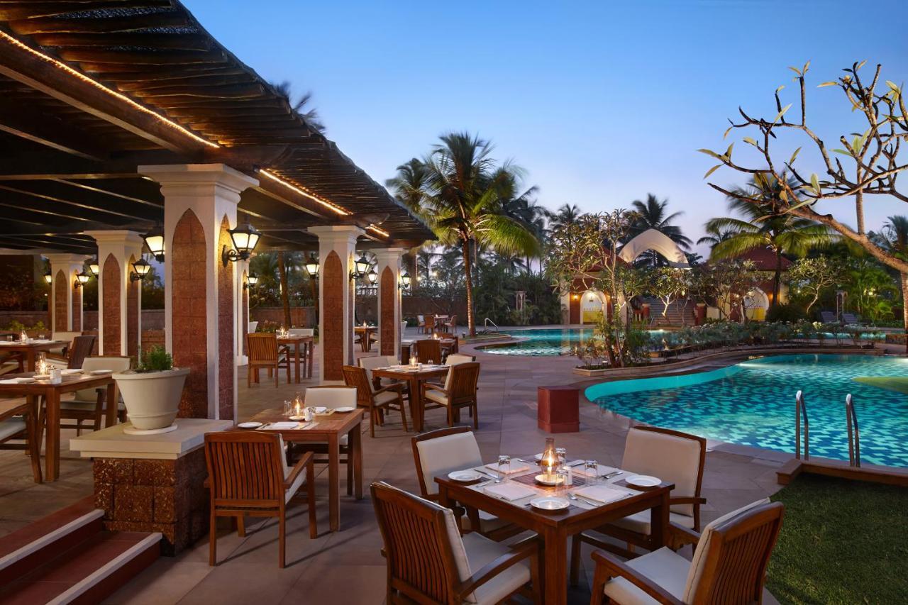 Caravela Beach Resort Varca Kültér fotó The poolside at the Taj Bengal